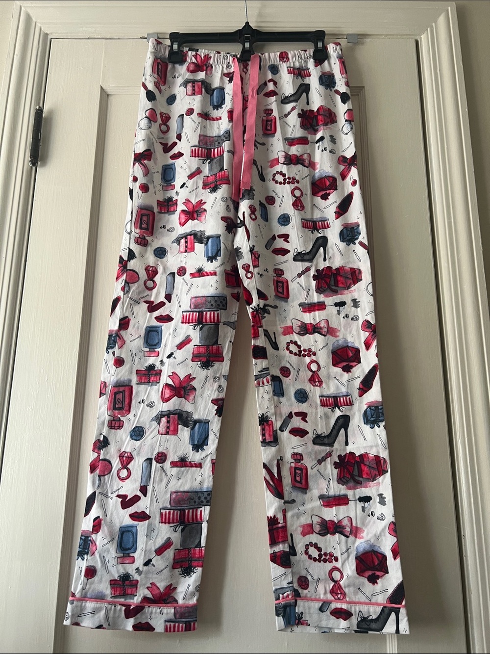 Gilligan & O'Malley White Pajama Pants with Pink & Navy Fashion Print